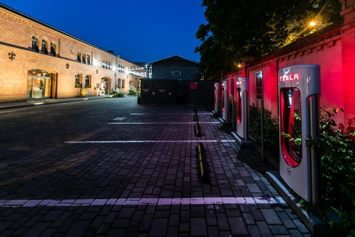 City Park Hotel & Residence Poznań Exterior foto Tesla Supercharger in Warsaw, Poland