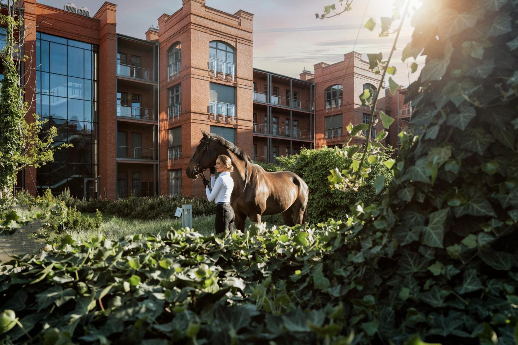 City Park Hotel & Residence Poznań Exterior foto Residential complex in the village of Zelenograd