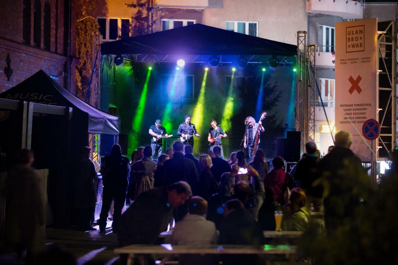 City Park Hotel & Residence Poznań Exterior foto The band performing in 2014